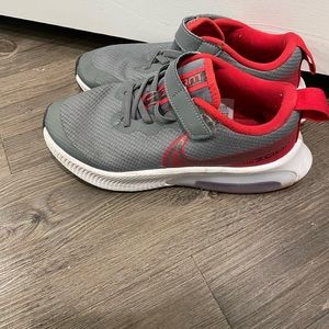 Youth boys Nike zoom. GUC lots of life left. Size 3